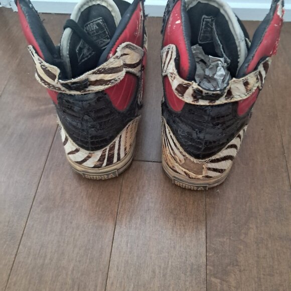 Sneakers - Picture 2 of 4